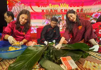Người lao động Thủ đô phấn khởi gói bánh chưng, đi chợ 0 đồng đón Tết Giáp Thìn 2024