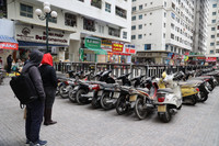 Cận cảnh hơn 200 xe máy vô chủ nằm phủ bụi ở khu HH Linh Đàm 