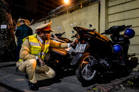 Xem Tổ công tác 141 Công an Hà Nội xử lý nghiêm thanh niên lạng lách, đánh võng trong đêm cuối năm