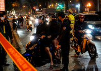 Xem Tổ công tác 141 Công an Hà Nội xử lý nghiêm thanh niên lạng lách, đánh võng trong đêm cuối năm