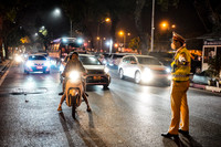 Xem Tổ công tác 141 Công an Hà Nội xử lý nghiêm thanh niên lạng lách, đánh võng trong đêm cuối năm