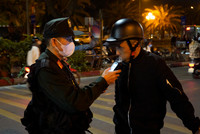 Xem Tổ công tác 141 Công an Hà Nội xử lý nghiêm thanh niên lạng lách, đánh võng trong đêm cuối năm