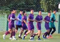 Tuyển Việt Nam tập nhẹ trong ngày đầu ở Thái Lan