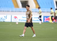 Trung vệ cao 1m90 của Thái Lan nổi bật trên sân Mỹ Đình