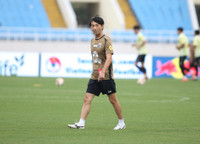 Trung vệ cao 1m90 của Thái Lan nổi bật trên sân Mỹ Đình