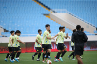 Trung vệ cao 1m90 của Thái Lan nổi bật trên sân Mỹ Đình