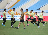 Trung vệ cao 1m90 của Thái Lan nổi bật trên sân Mỹ Đình