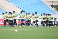 Trung vệ cao 1m90 của Thái Lan nổi bật trên sân Mỹ Đình