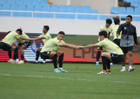 Trung vệ cao 1m90 của Thái Lan nổi bật trên sân Mỹ Đình