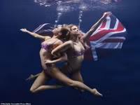 [ẢNH] Hai mỹ nhân Olympic khoe bộ ảnh bikini đẹp hút hồn