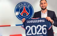 [ẢNH] Donnarumma 'diễn cảnh nóng' với bạn gái trên bãi biển