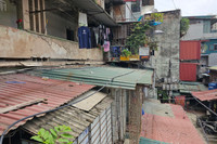 Cảnh xuống cấp nghiêm trọng nhiều năm ở khu tập thể gần đường sắt trên cao Nhổn - Ga Hà Nội