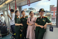 [Ảnh] Ấn tượng ngày đầu đoạn trên cao đường sắt đô thị Nhổn- Ga Hà Nội chính thức đón khách