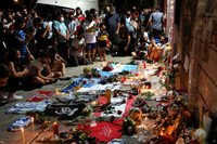 [ẢNH] Người hâm mộ khóc cạn nước mắt tiếc thương Maradona