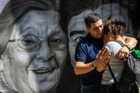 [ẢNH] Người hâm mộ khóc cạn nước mắt tiếc thương Maradona