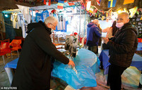 [ẢNH] Người hâm mộ khóc cạn nước mắt tiếc thương Maradona