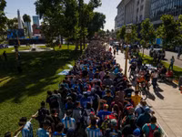 [ẢNH] Bạo loạn xảy ra ở đám tang huyền thoại Diego Maradona