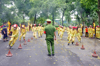 Ấn tượng với hình ảnh thi tài của 19 đội PCCC cơ sở ở làng hoa nức tiếng Thủ đô