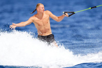 Bạn gái Haaland khoe thân hình nóng bỏng trên du thuyền