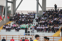 Cổ động viên THPT Ngô Gia Tự - Hà Đông mở hội trên khán đài mừng vé đi tiếp