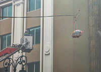 Xem cảnh sát PCCC đu dây cứu người trong buổi diễn tập ở trung tâm thương mại sát hồ Gươm 