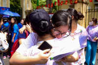 Cảm xúc trái ngược của thí sinh sau khi hoàn thành bài thi môn Toán