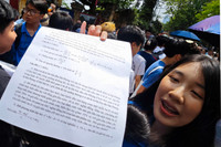 Cảm xúc trái ngược của thí sinh sau khi hoàn thành bài thi môn Toán