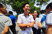 Cảm xúc trái ngược của thí sinh sau khi hoàn thành bài thi môn Toán