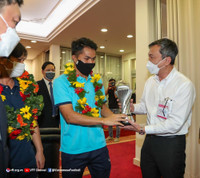 U23 Việt Nam tươi rói mang cúp vô địch về nước