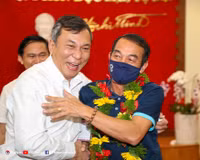 U23 Việt Nam tươi rói mang cúp vô địch về nước