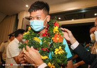 U23 Việt Nam tươi rói mang cúp vô địch về nước