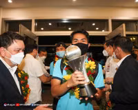 U23 Việt Nam tươi rói mang cúp vô địch về nước