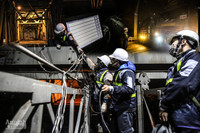 Các kỹ sư thâu đêm 