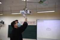 Trường học Hà Nội hối hả dọn dẹp để đón học sinh trở lại trường từ 6/12