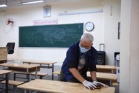 Trường học Hà Nội hối hả dọn dẹp để đón học sinh trở lại trường từ 6/12