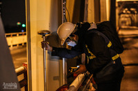 Các kỹ sư thâu đêm 