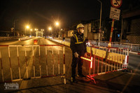 Các kỹ sư thâu đêm 