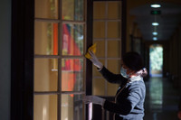 Trường học Hà Nội hối hả dọn dẹp để đón học sinh trở lại trường từ 6/12