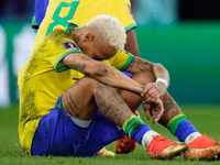 Neymar khóc như mưa sau thất bại cay đắng