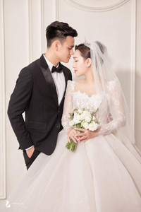 Ảnh cưới lãng mạn của Hồ Tấn Tài và hôn thê hơn 2 tuổi