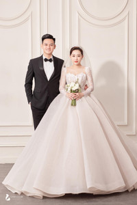 Ảnh cưới lãng mạn của Hồ Tấn Tài và hôn thê hơn 2 tuổi