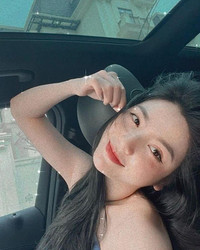 Đường cong nóng bỏng của bạn gái mới Quang Hải