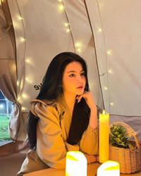 Đường cong nóng bỏng của bạn gái mới Quang Hải