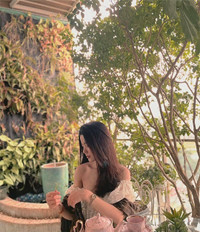 Đường cong nóng bỏng của bạn gái mới Quang Hải