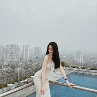 Đường cong nóng bỏng của bạn gái mới Quang Hải