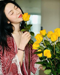 Đường cong nóng bỏng của bạn gái mới Quang Hải