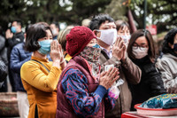 Hà Nội: Người dân thực hiện nghiêm biện pháp phòng dịch Covid-19 ngày mùng 1 Tết Tân Sửu 