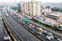 Ảnh: Người dân đeo khẩu trang kín mít, đổ về Thủ đô sau nghỉ Tết