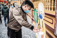 Hà Nội: Người dân thực hiện nghiêm biện pháp phòng dịch Covid-19 ngày mùng 1 Tết Tân Sửu 