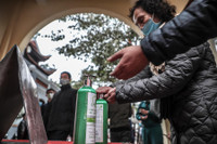 Hà Nội: Người dân thực hiện nghiêm biện pháp phòng dịch Covid-19 ngày mùng 1 Tết Tân Sửu 